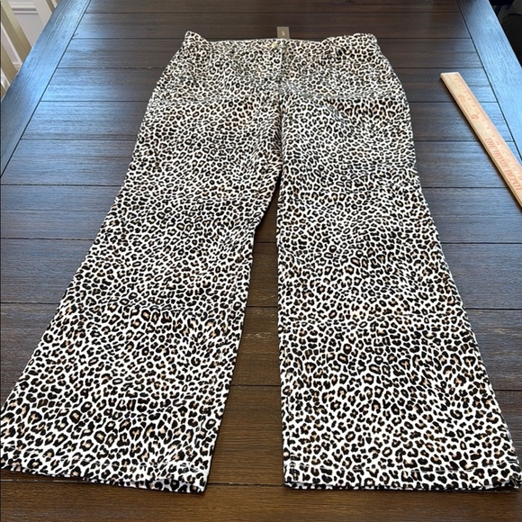 J. Crew Tall high-rise kickout jean with sailor pockets in leopard print Size 28 - Picture 4 of 13